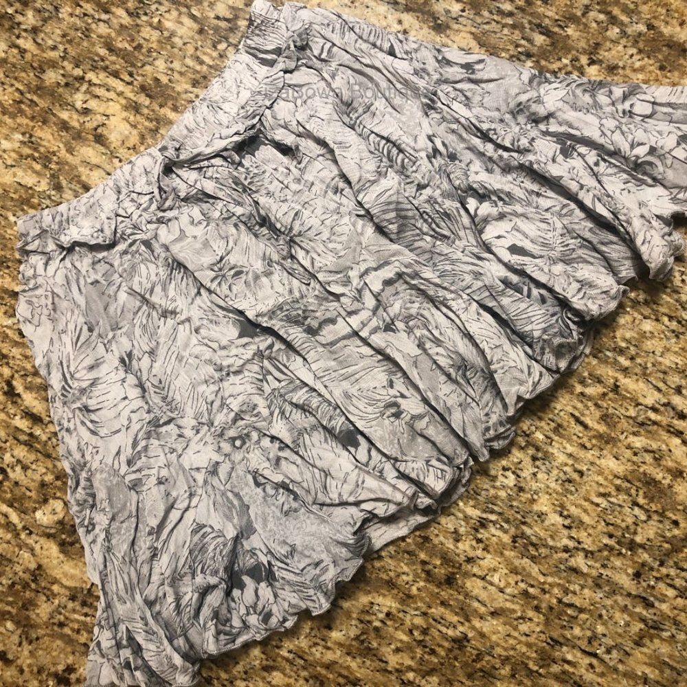 Grey Print Ruffle Skirt with loose shorts lining 420  Large   NWT Boutique